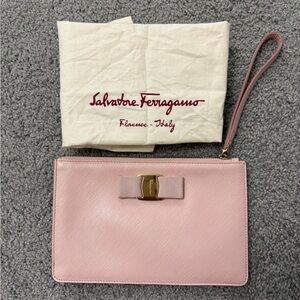 Salvatore Ferragamo Vara Ribbon Leather Zipper Clutch Pouch Wristlet Light Pink
